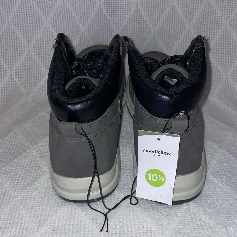 NWT Men's Size 10.5 Gray High-Top Sneakers. - Picture 3 of 7